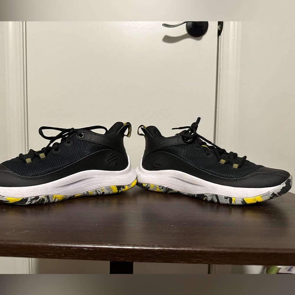 Under Armour Curry GS 3Z5 Black/White/Yellow Size 4.5 Y Athletic Shoes